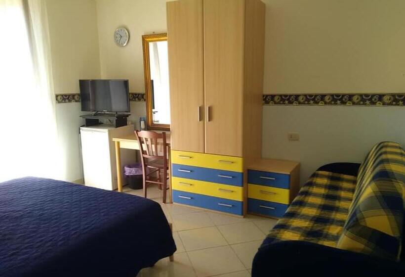 اتاق استاندارد با بالکن, Al Centro