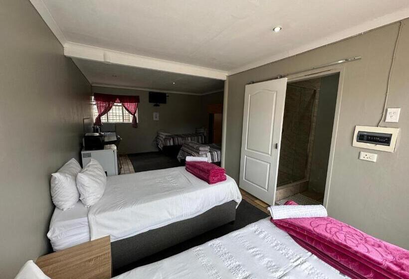חדר משפחתי, Favour Guest House