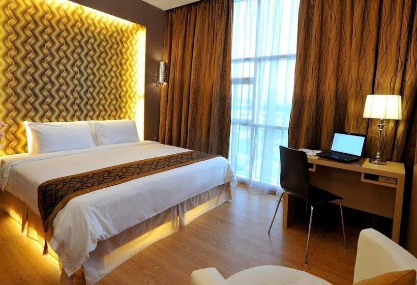 Quarto Premium, Courtyard Hotel @ 1borneo