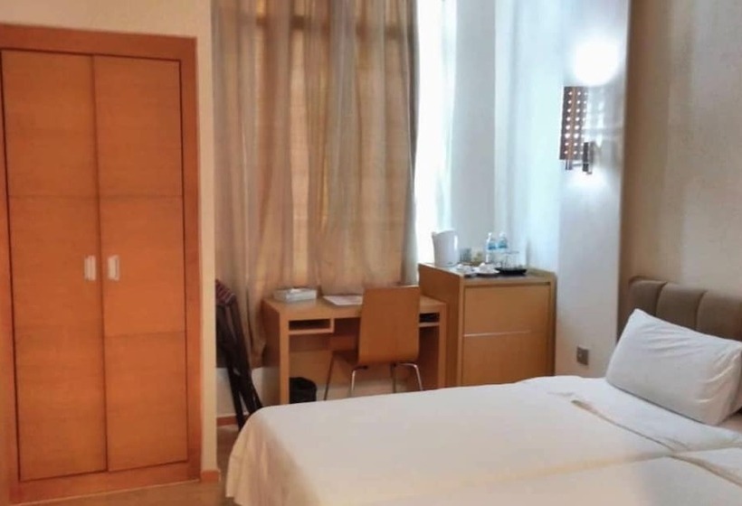 Quarto Superior, Courtyard Hotel @ 1borneo