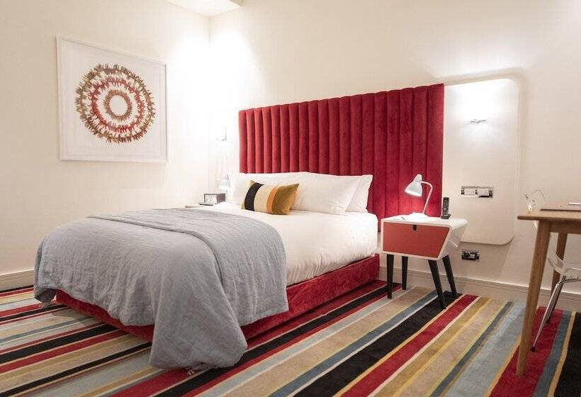 Suite, Debrett