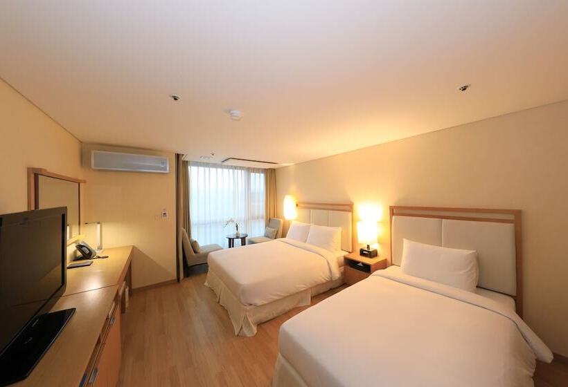 اتاق استاندارد با چشم‌انداز کوهستان, Ocean Suites Jeju