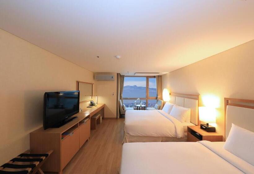 اتاق استاندارد با چشم‌انداز کوهستان, Ocean Suites Jeju