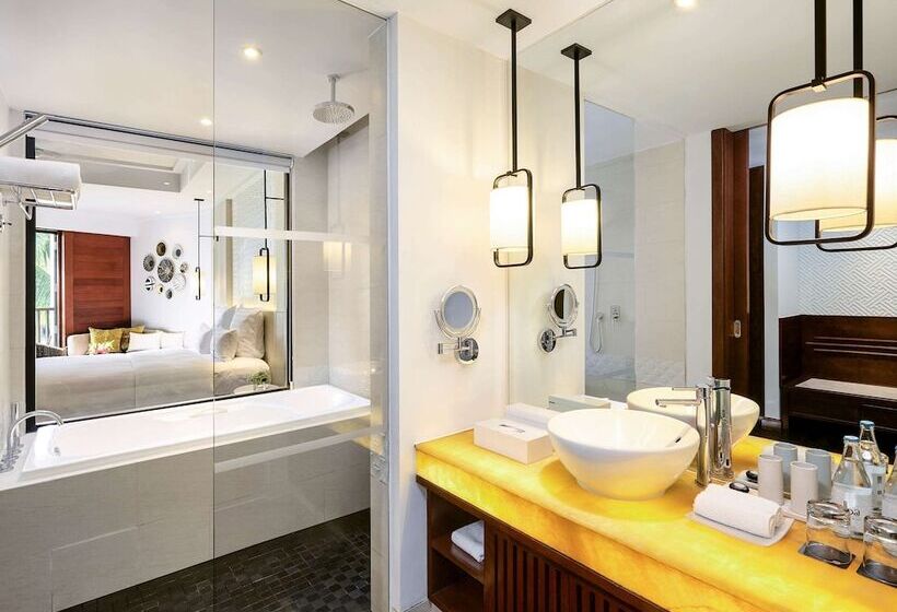 带阳台的高级房间, Pullman Danang Beach Resort