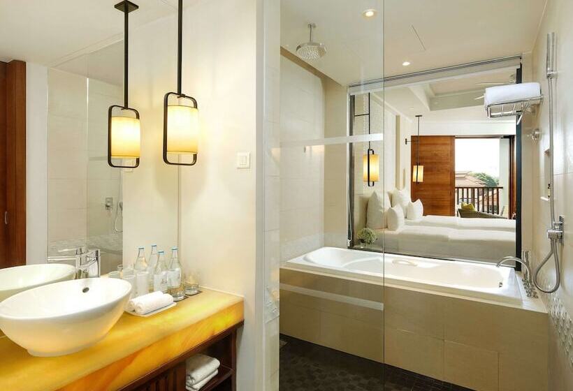 带观景的豪华间, Pullman Danang Beach Resort