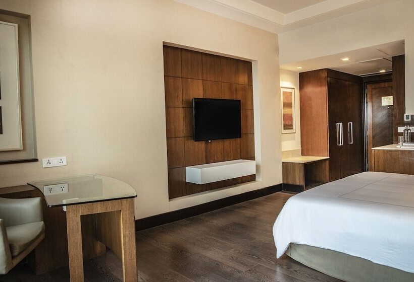 Номер Superior Вид на Бассейн, Taj Hotel & Convention Centre, Agra
