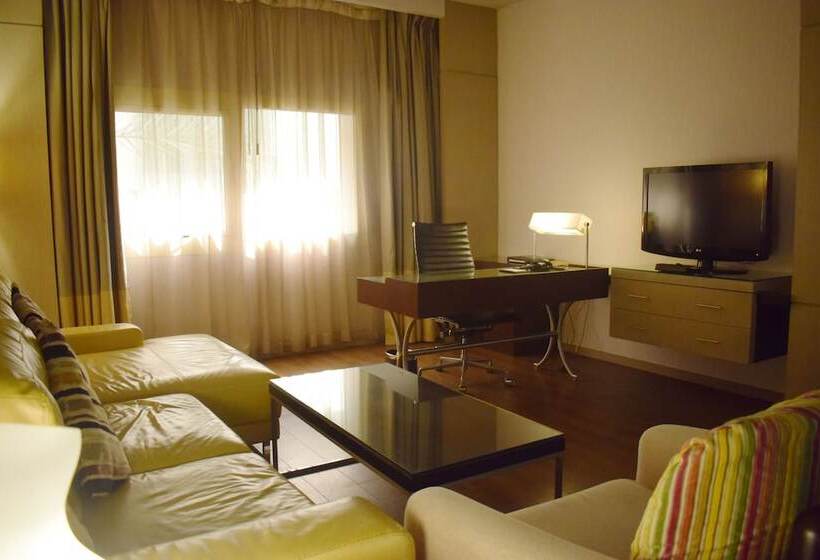 Номер Executive, Time Grand Plaza Hotel, Dubai Airport