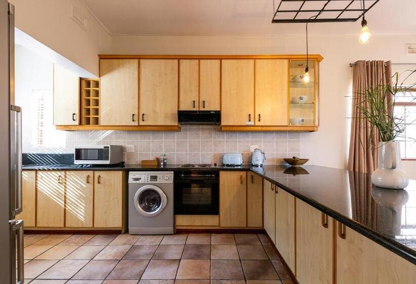 Апартаменты 1 Спальня Нижний Этаж, Camps Bay Village   Studios And Apartments