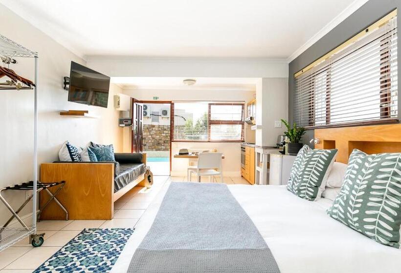 Студио Стандарт Вид на Бассейн, Camps Bay Village   Studios And Apartments
