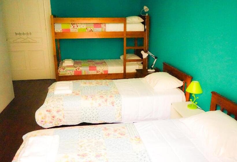 اتاق استاندارد چهارنفره با بالکن, Azores Dream Hostel