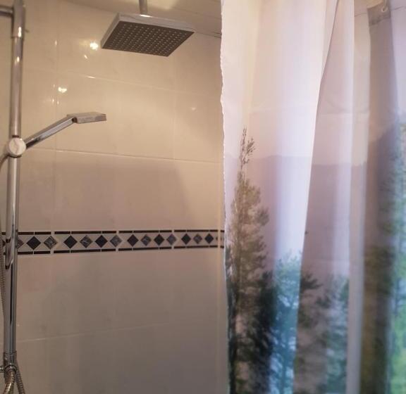 Quarto Estandar, Evy S Place