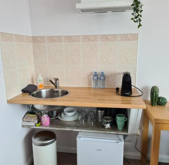 Quarto Estandar, Evy S Place
