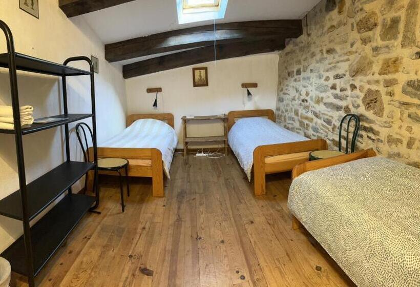 Номер Стандарт Трехместный, Gîte De La Tour