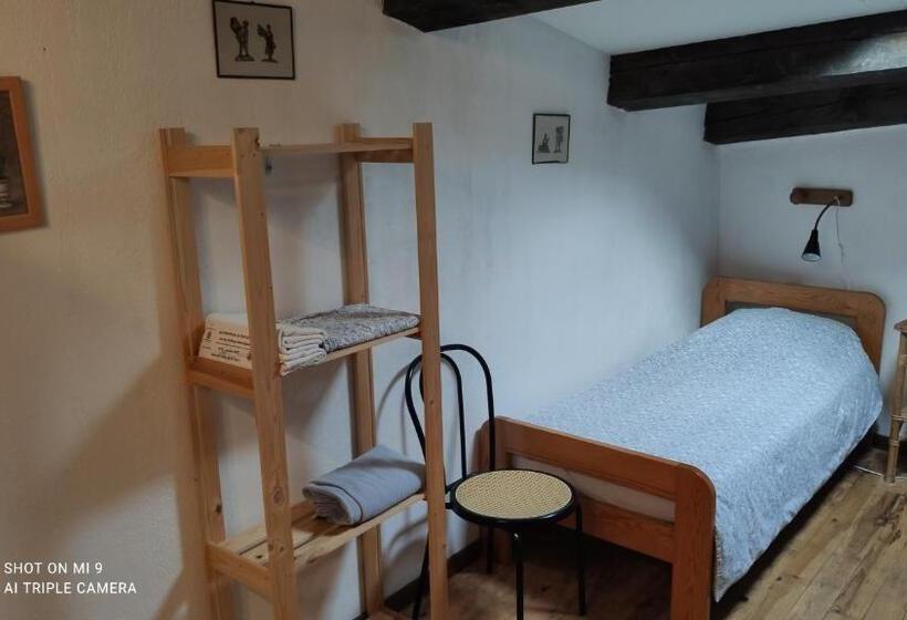 Standaard Driepersoonskamer, Gîte De La Tour