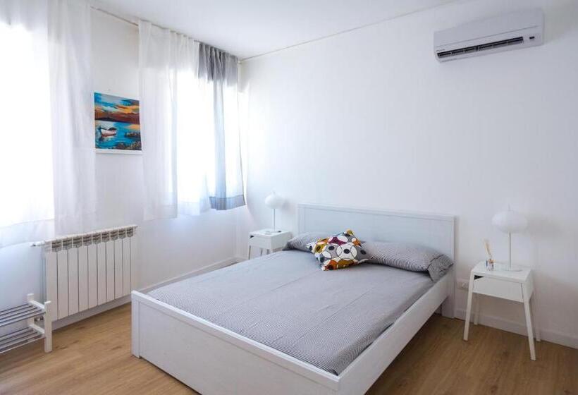 Deluxe Room, Mondello Beach   Rooms By The Sea