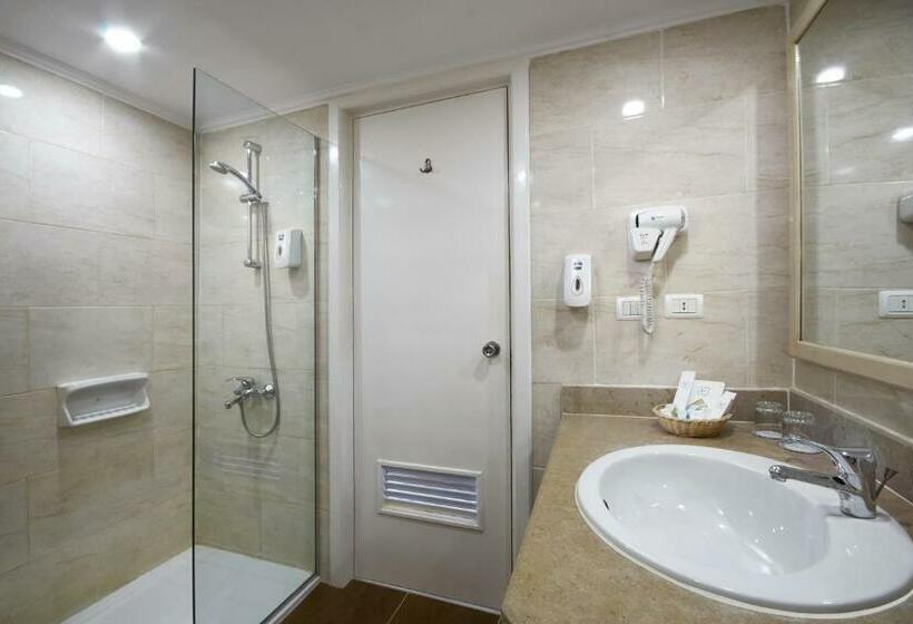 Habitación Triple Estándar Vista Piscina, Bel Air Azur Resort