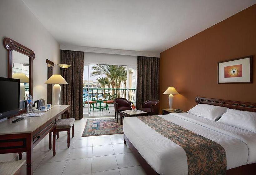 Habitación Triple Estándar Vista Piscina, Bel Air Azur Resort