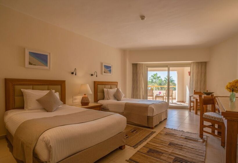 اتاق سوپریور با چشم‌انداز دریا, Fort Arabesque Resort, Spa & Villas