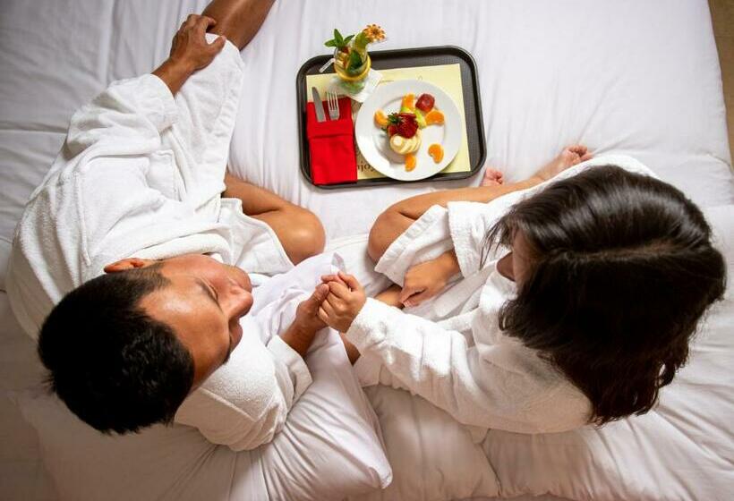 اتاق استاندارد با چشم‌انداز استخر, Amc Royal Hotel & Spa
