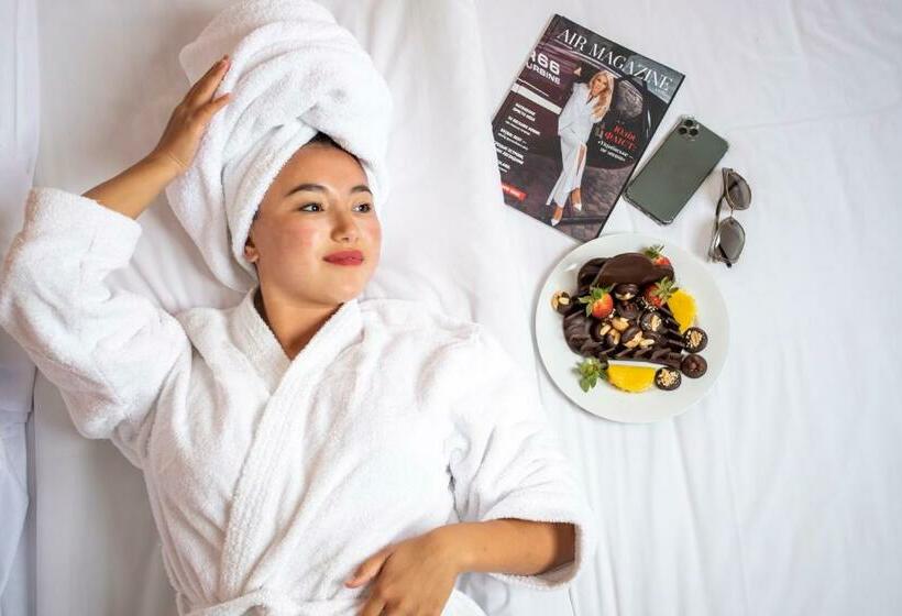 اتاق استاندارد سه نفره با چشم‌انداز کنار دریا, Amc Royal Hotel & Spa