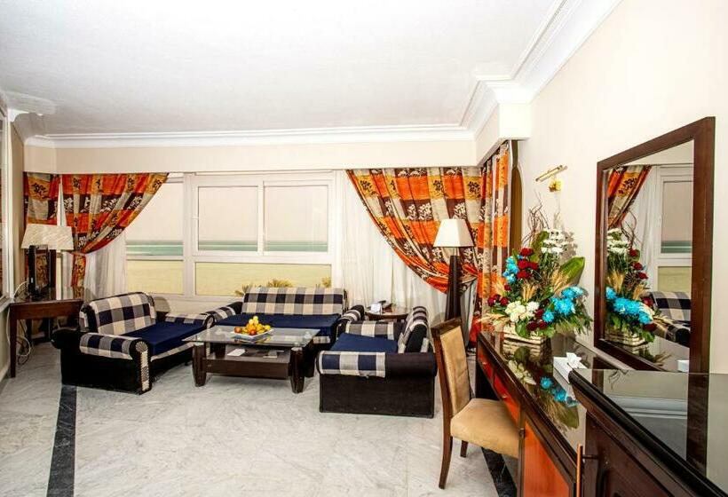 سوییت جونیور, Amc Royal Hotel & Spa