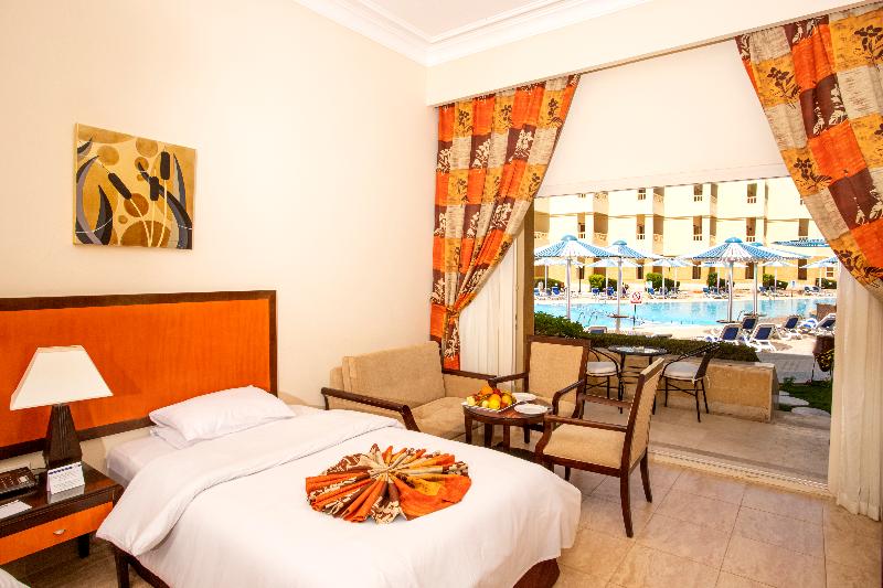 اتاق استاندارد با چشم‌انداز استخر, Amc Royal Hotel & Spa