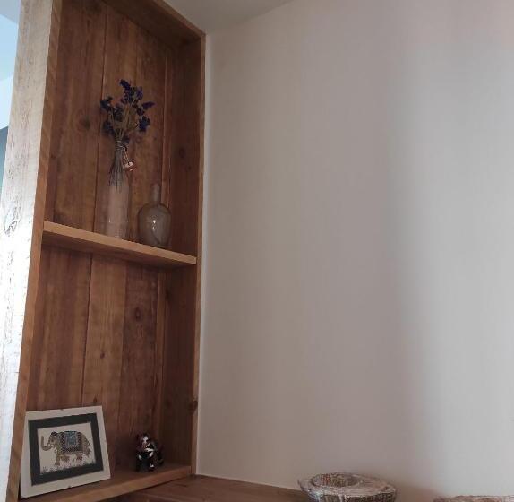Студия Стандарт, B&b In Den Roden Schilt