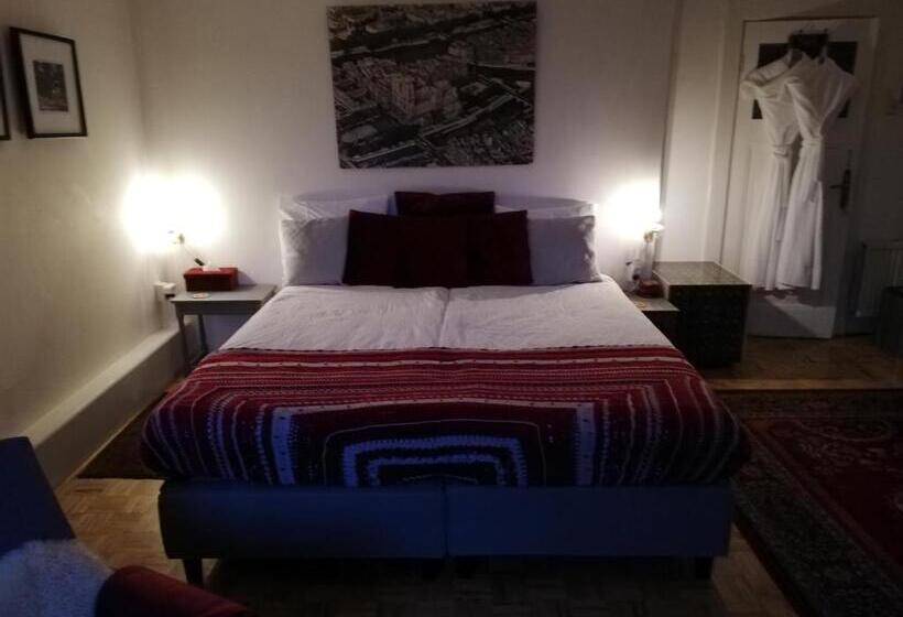 Quarto Triplo Estandar, Bed And Breakfast Raapop