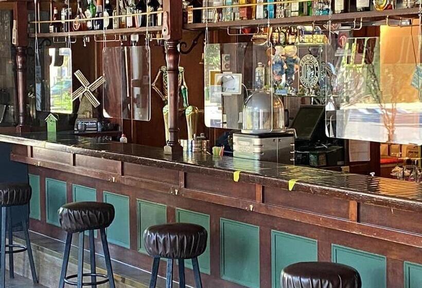 Номер Стандарт, Cafe The Windmill