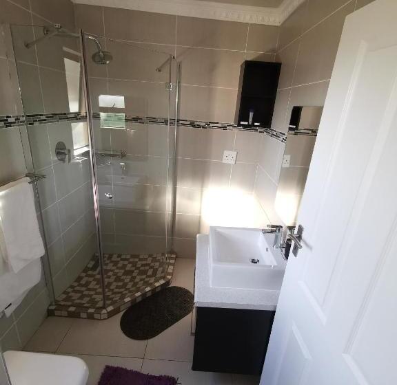 Suíte Deluxe Cama King, Lucolo Palace B&b   Mthatha