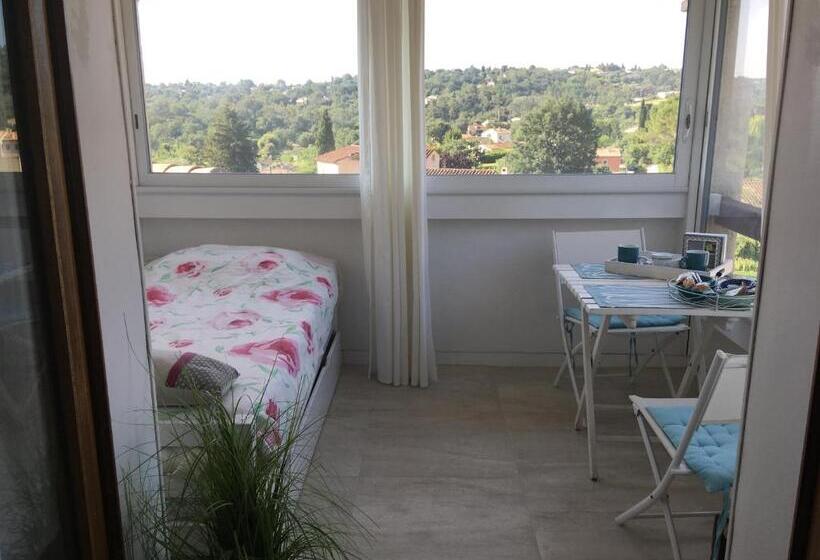 Номер Стандарт Вид на Сад, Bed & Breakfast Les Lillas