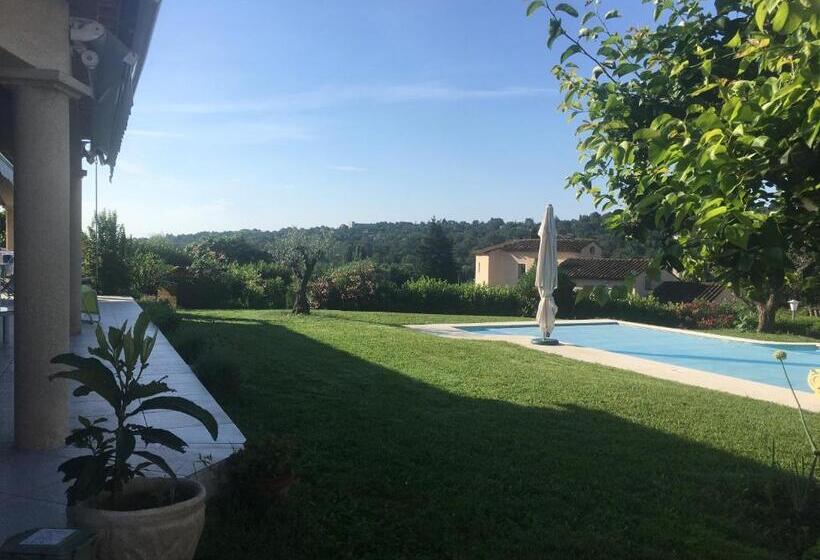 Номер Стандарт Вид на Сад, Bed & Breakfast Les Lillas