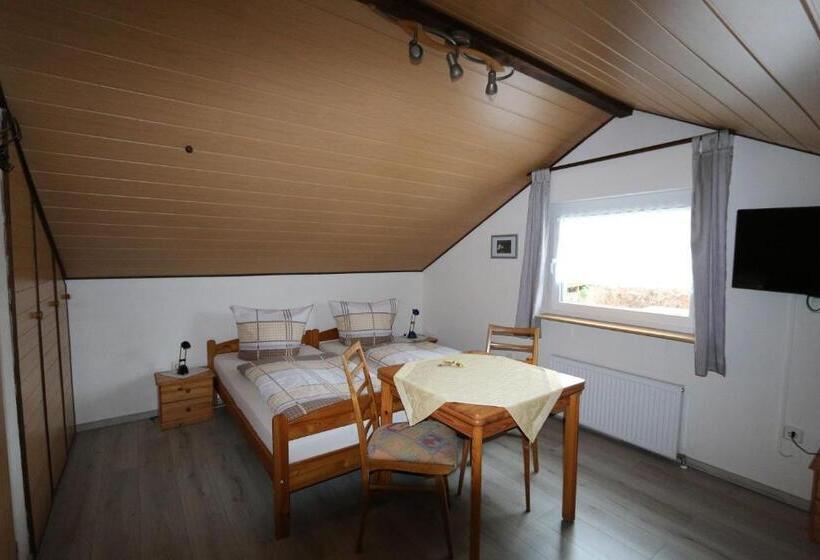 带共用浴室的标准房间, Haus Anne