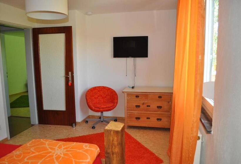 Quarto Estandar, Punkrock Harbour Pension Bähr
