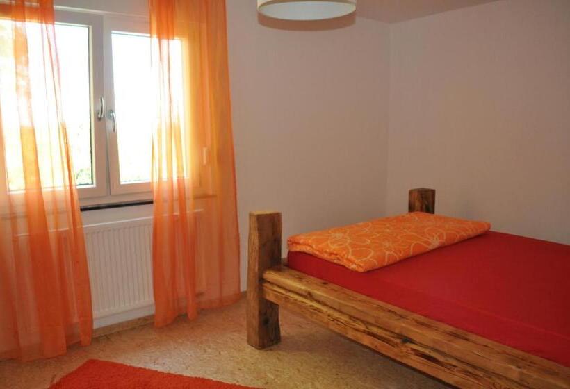 Quarto Estandar, Punkrock Harbour Pension Bähr