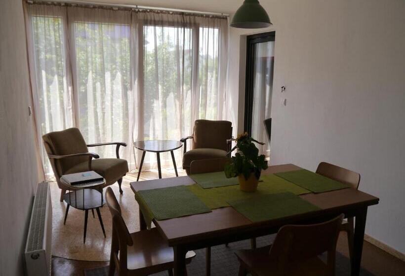 Quarto Estandar, Punkrock Harbour Pension Bähr