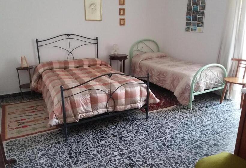 Economy Triple Room, Sa Nuche