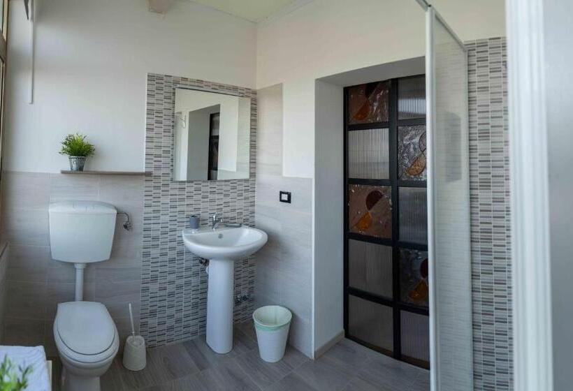 Номер Стандарт, Queen S Bed & Breakfast