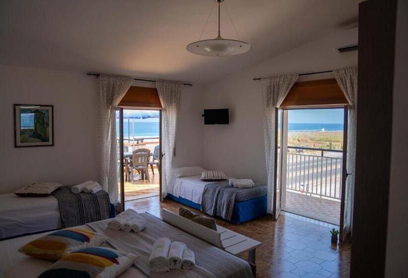 Четырехместный Номер Стандарт, Queen S Bed & Breakfast