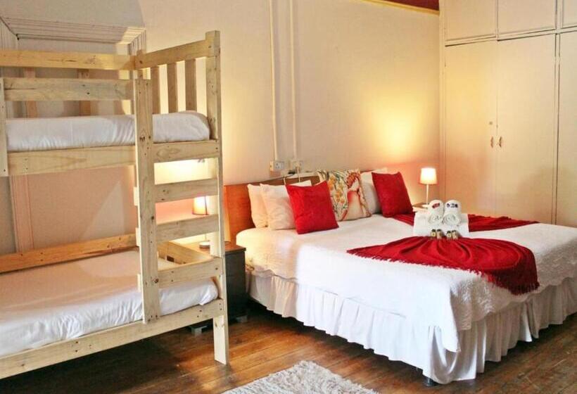 Семейный Номер, Bun Clody Manor   Guest House & Coffee Shop