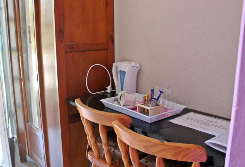 Стандартный Номер Кровать Кинг, Bun Clody Manor   Guest House & Coffee Shop
