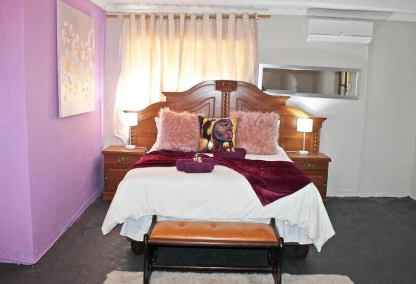Семейный Номер, Bun Clody Manor   Guest House & Coffee Shop