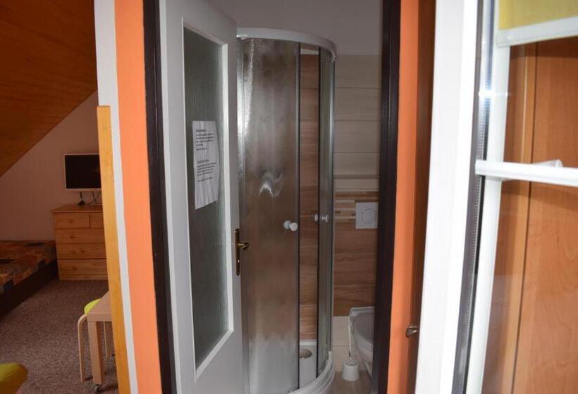 Quarto Triplo Estandar, Guest House Pod Rozhlednou