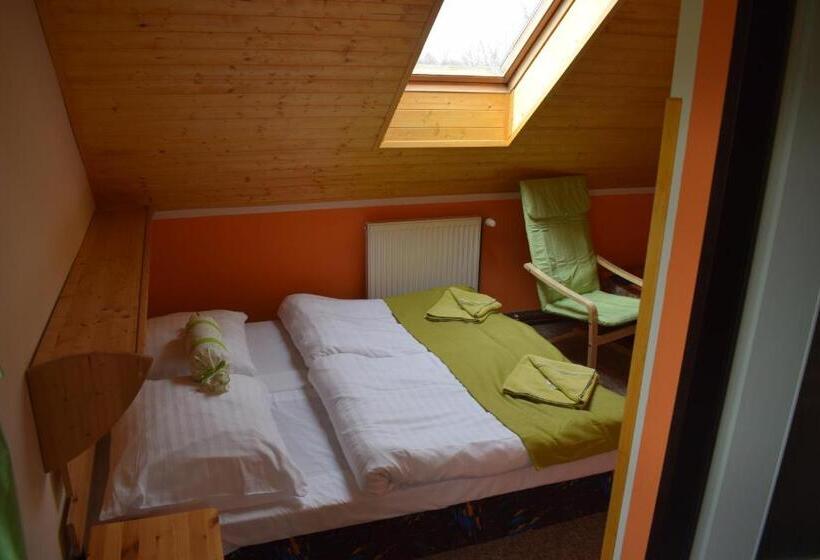 Quarto Triplo Estandar, Guest House Pod Rozhlednou