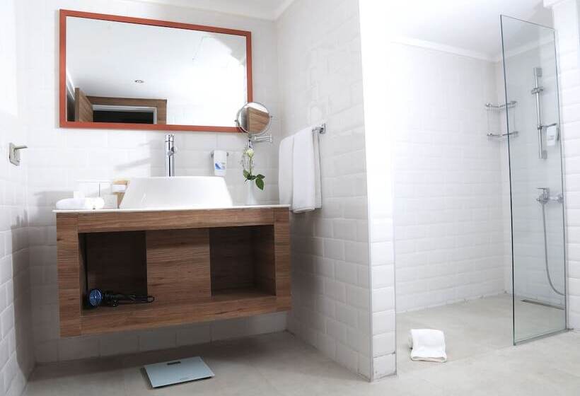 Люкс, Design Plus Seya Beach