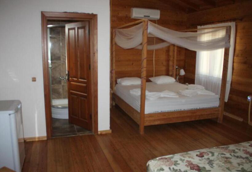 Family Suite, Sakin Vadi Winehouse