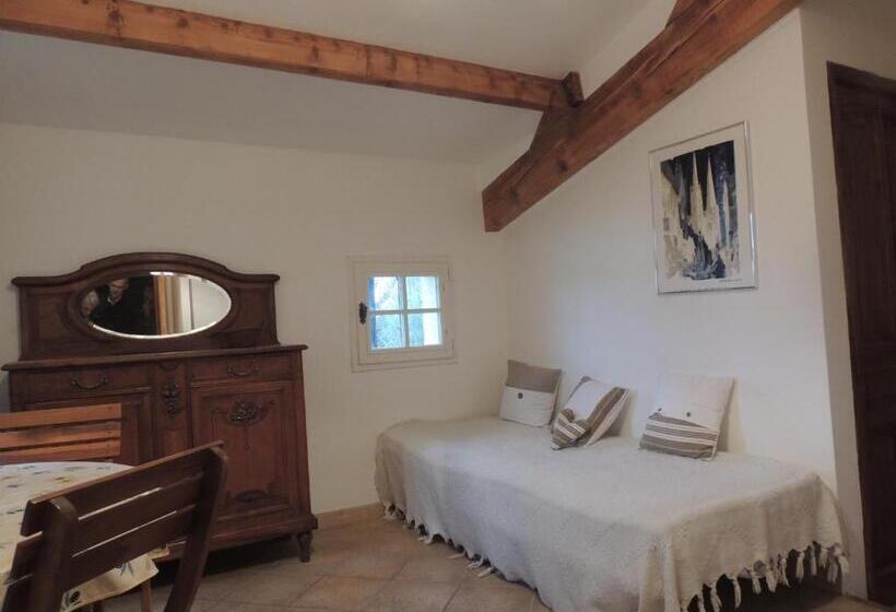 Номер Стандарт, Clos Saintegarde