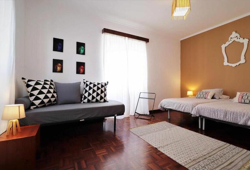 Трехместный Номер Стандарт с Балконом, Costa Norte Guesthouse