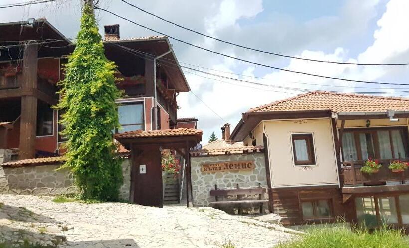バルコニー付きデラックスルーム, Denis Guest House