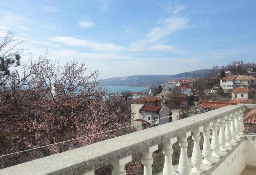 Номер Стандарт Совместная Ванная, Guest House Emi